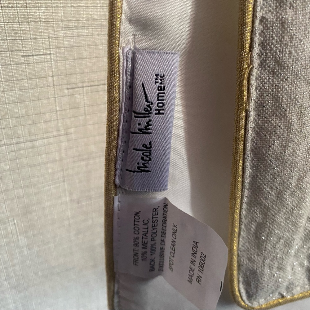 Nicole Miller Elegant Gold Trim table runner with cute hearts - Picture 5 of 5
